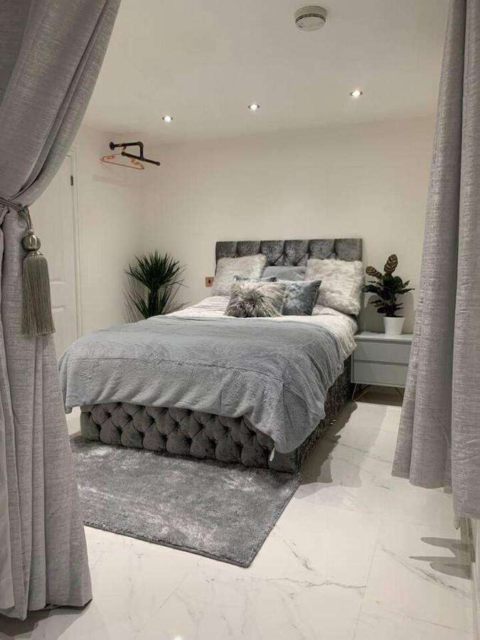 Lavish The Marble Apartment Bury St. Edmunds Exterior foto